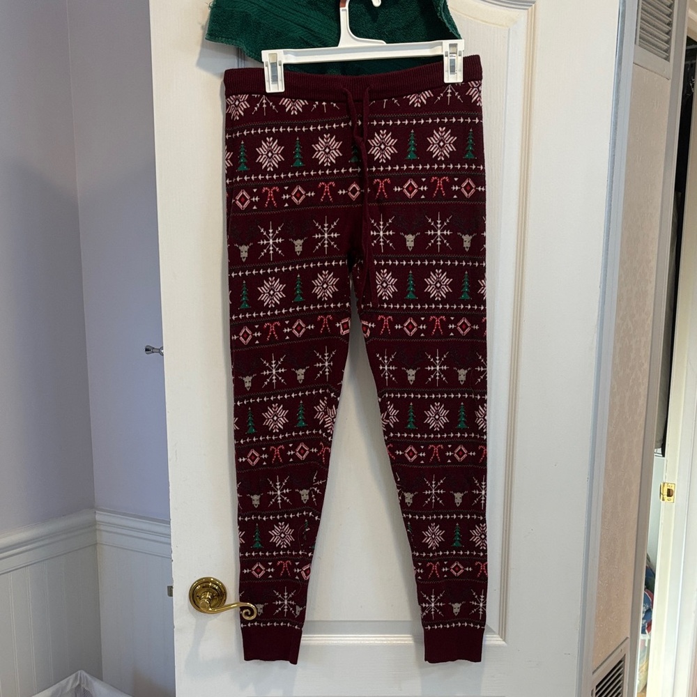 American Eagle Outfitters Burgundy Christmas Leggings.